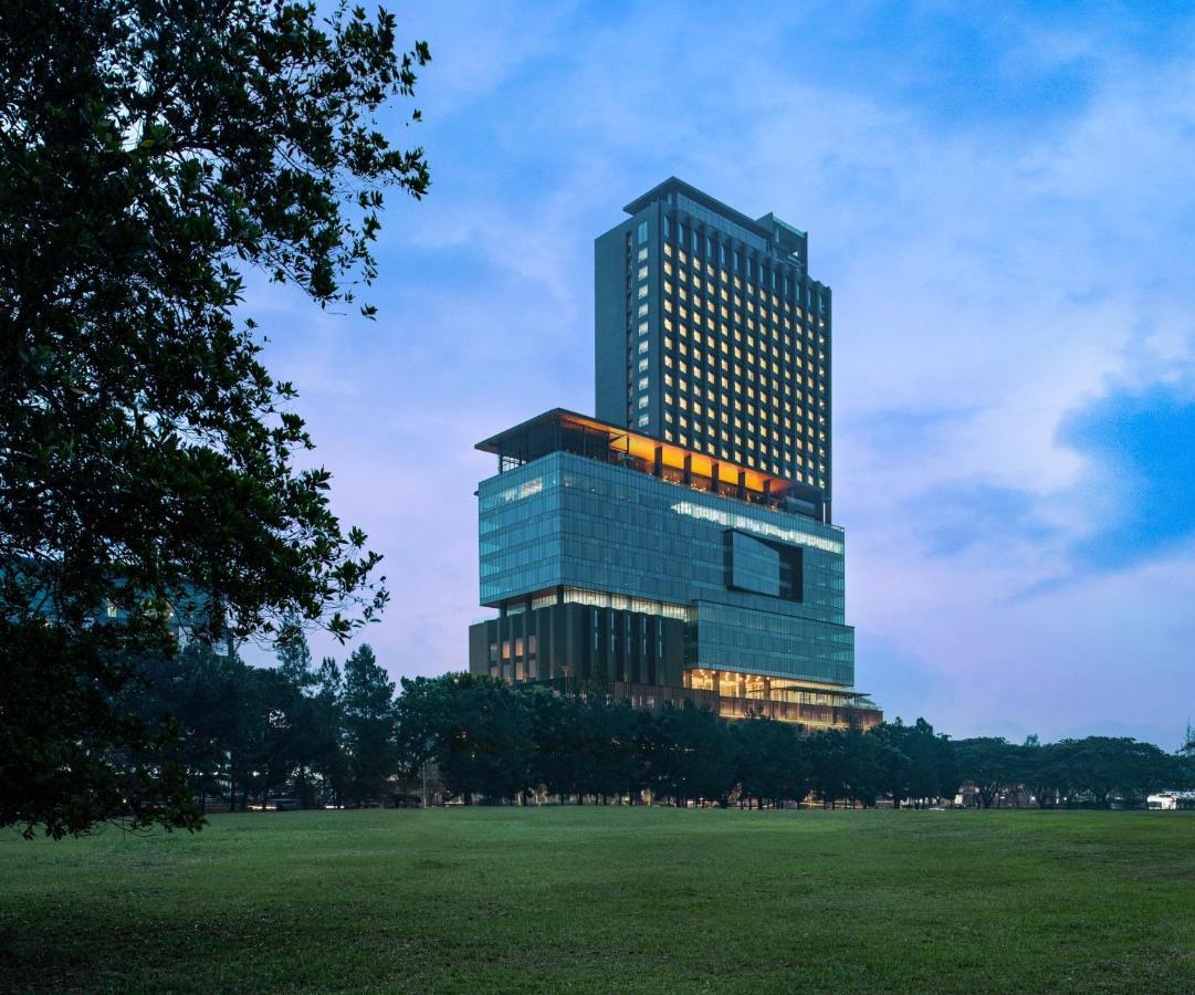 Trembesi Hotel Serpong Exterior foto