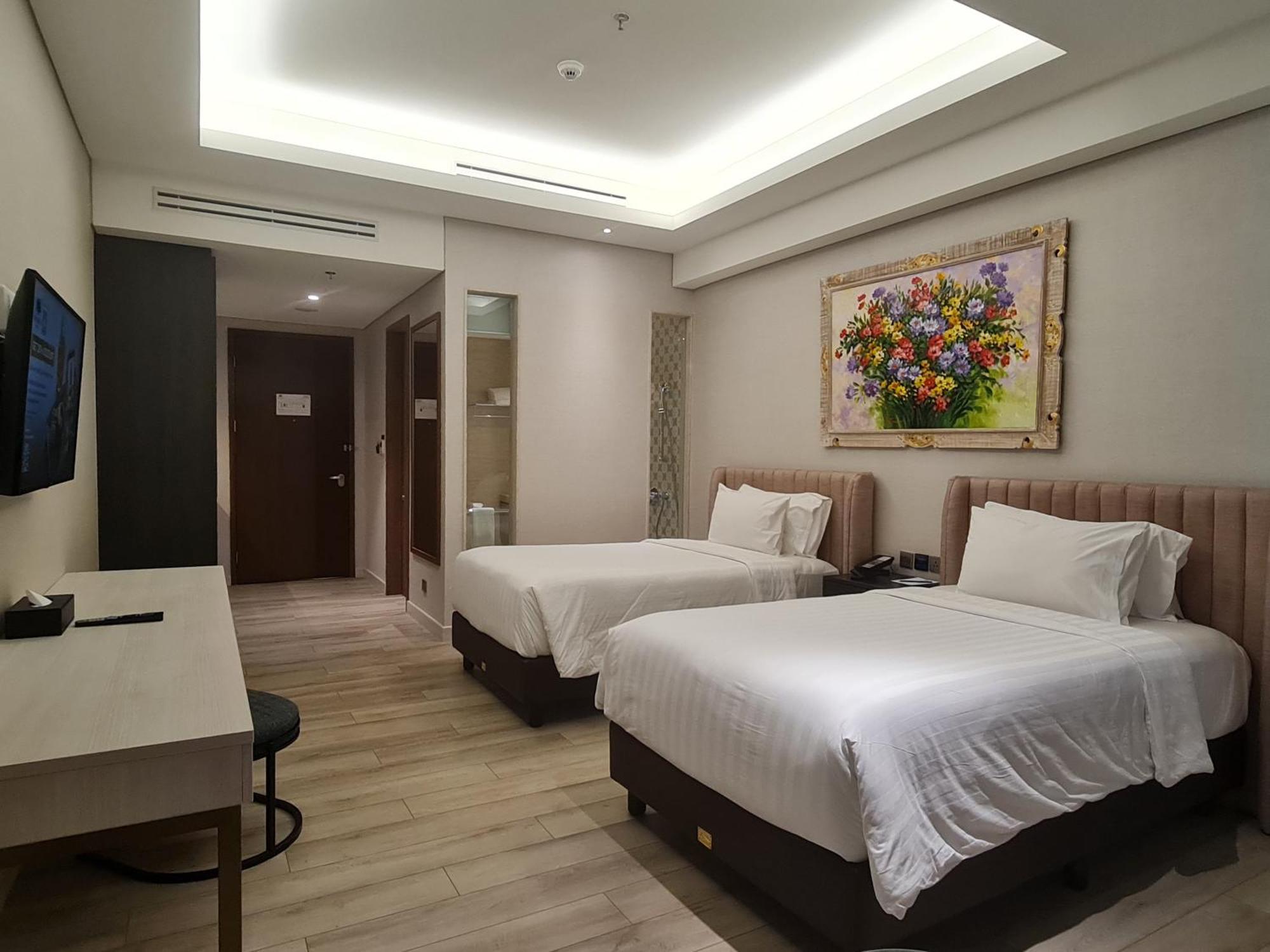 Trembesi Hotel Serpong Exterior foto